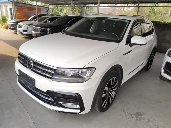Фото 2 - Volkswagen Tiguan L Pro