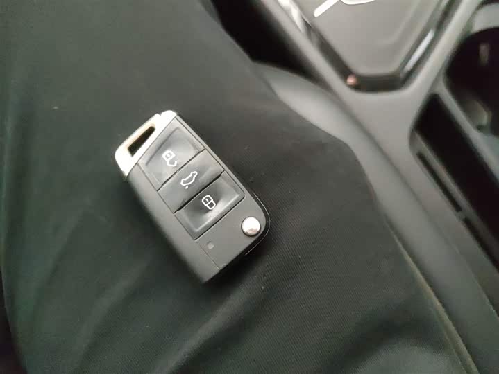 Фото 9 - Volkswagen Tiguan L Pro