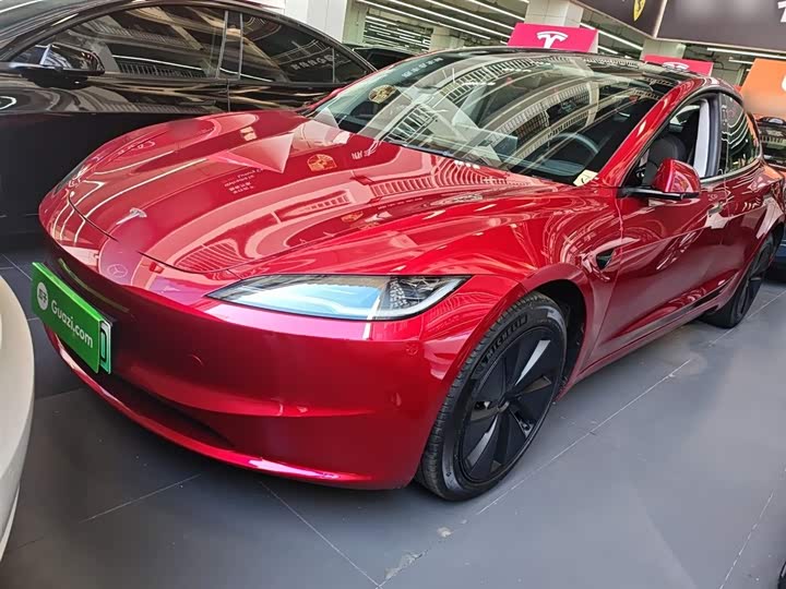 Фото 1 - Tesla Model 3