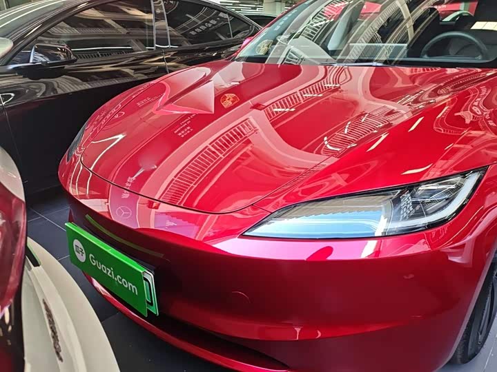 Фото 3 - Tesla Model 3