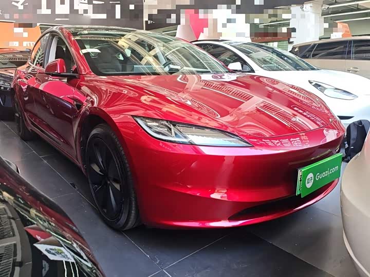 Фото 4 - Tesla Model 3