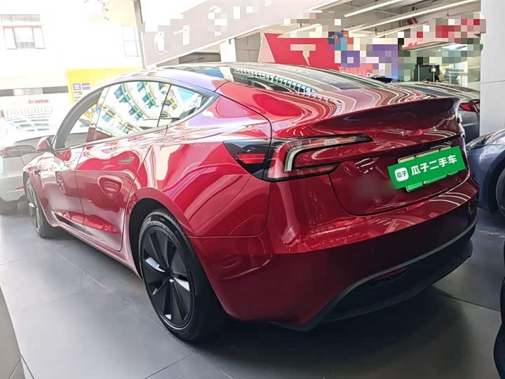 Фото 5 - Tesla Model 3