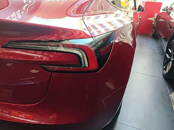 Фото 8 - Tesla Model 3