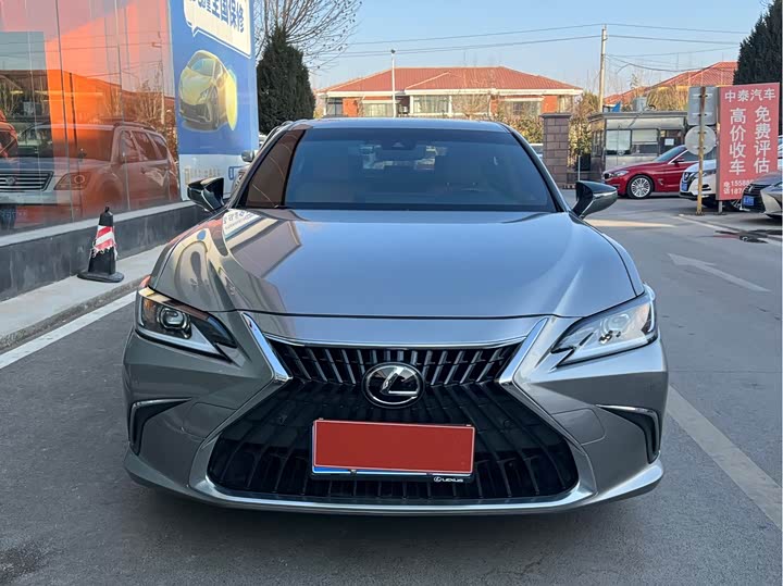 Фото 2 - Lexus ES
