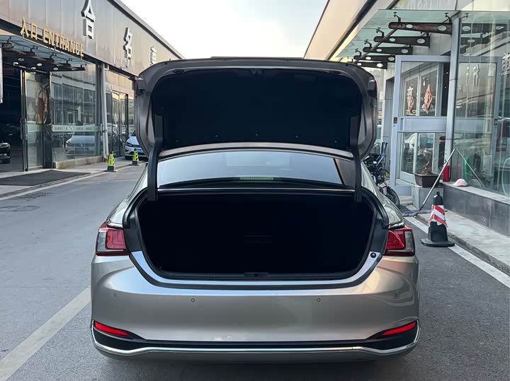 Фото 6 - Lexus ES