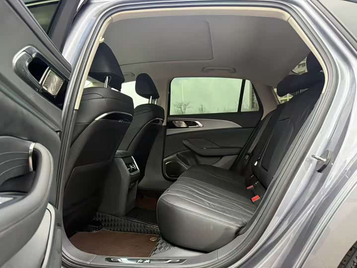Фото 6 - Hongqi H5