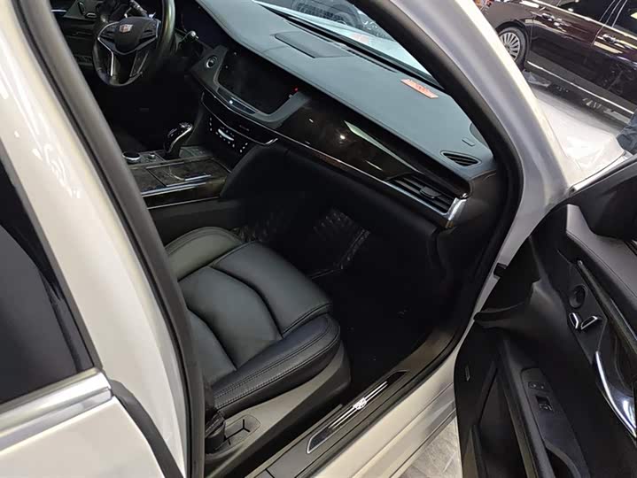 Фото 8 - Cadillac CT6