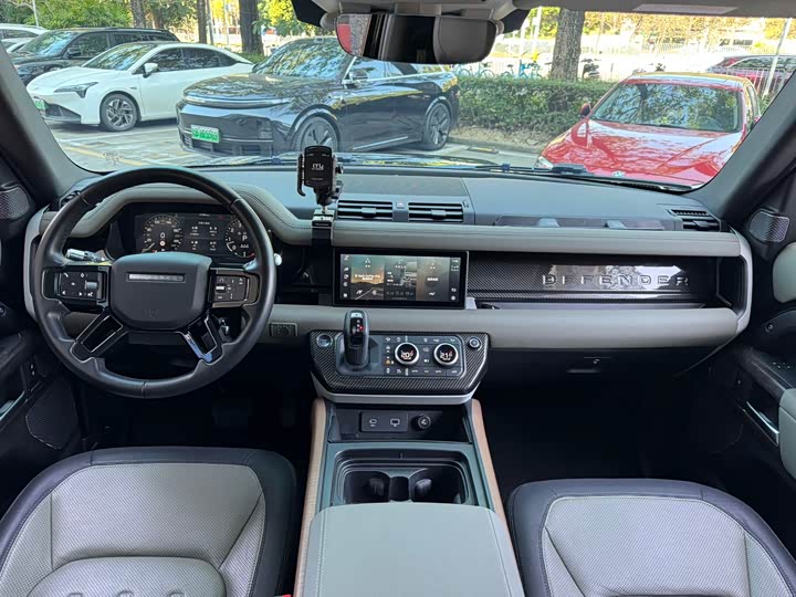 Фото 7 - Land Rover Defender