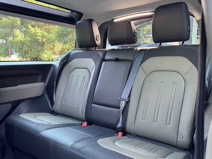 Фото 9 - Land Rover Defender