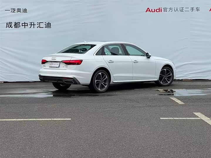 Фото 4 - Audi A4L