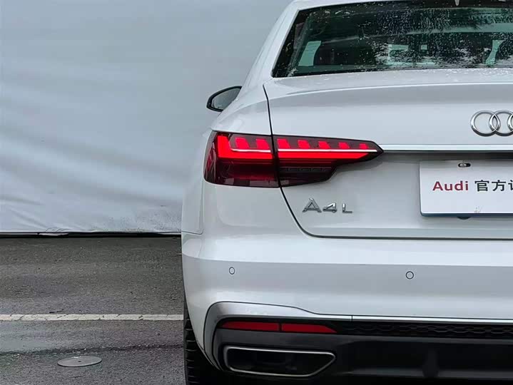 Фото 9 - Audi A4L