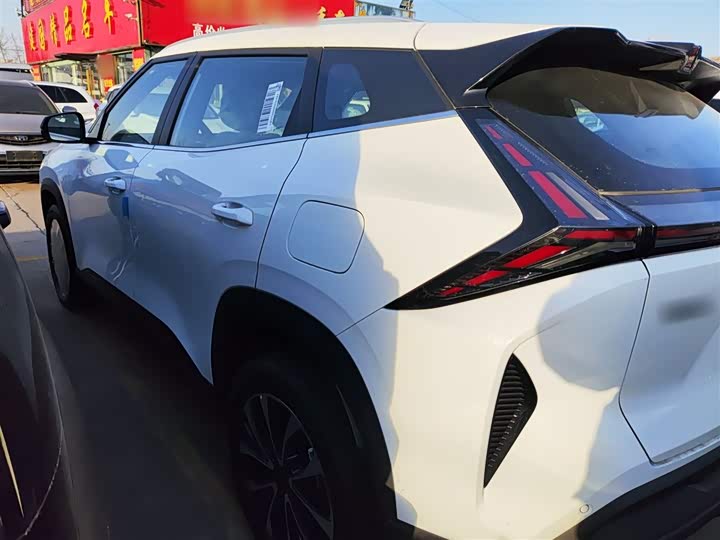 Фото 5 - Geely Atlas