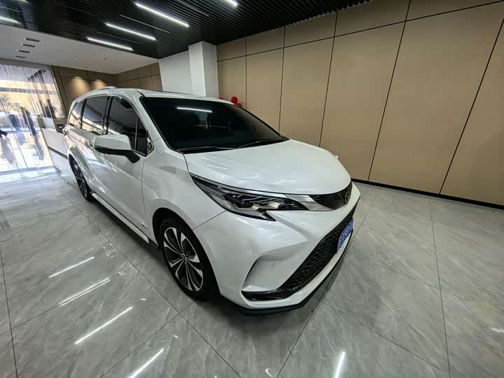 Фото 2 - Toyota Granvia