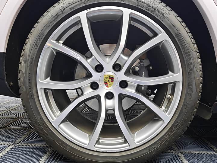 Фото 2 - Porsche Cayenne Hybrid