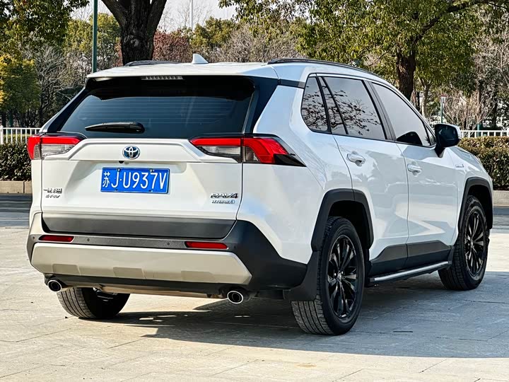 Фото 4 - Toyota RAV4