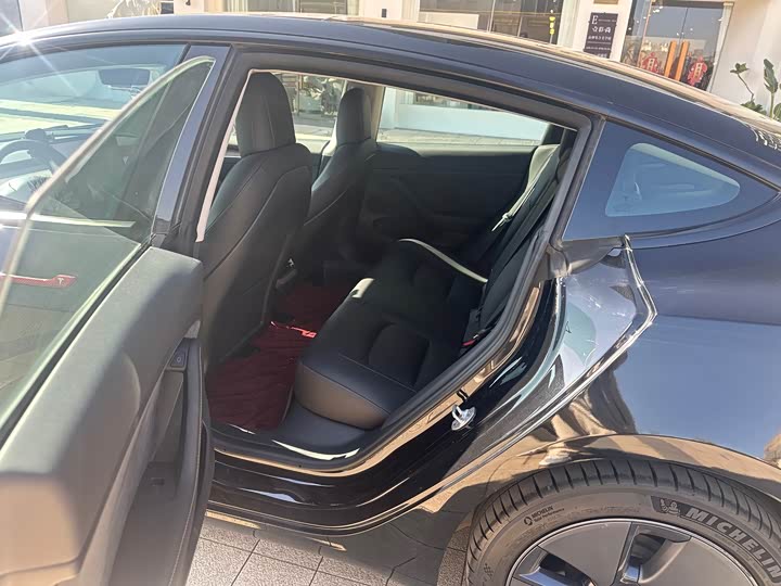 Фото 5 - Tesla Model 3