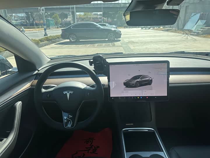 Фото 8 - Tesla Model 3