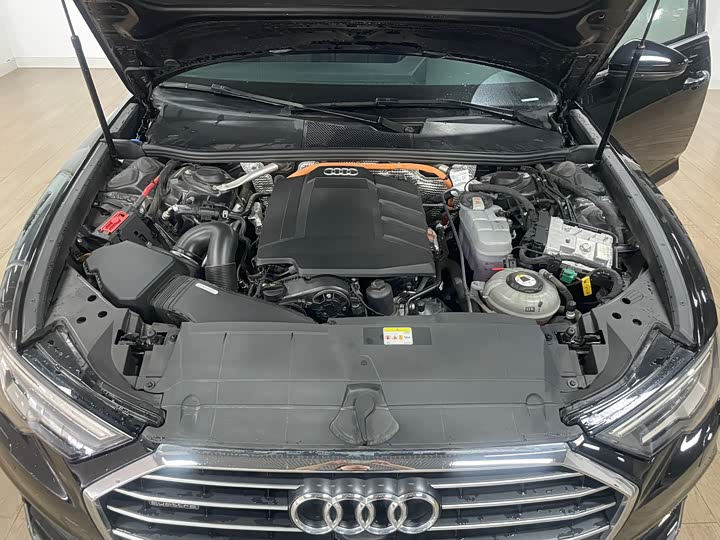 Фото 6 - Audi A6L Hybrid