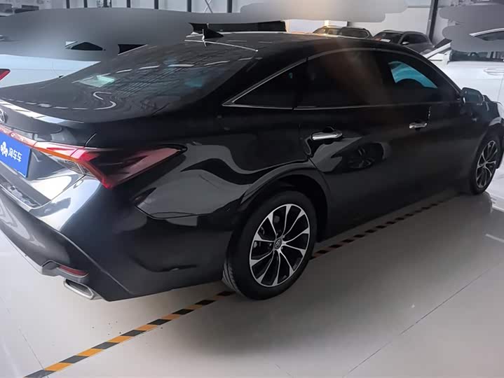 Фото 3 - Toyota Avalon