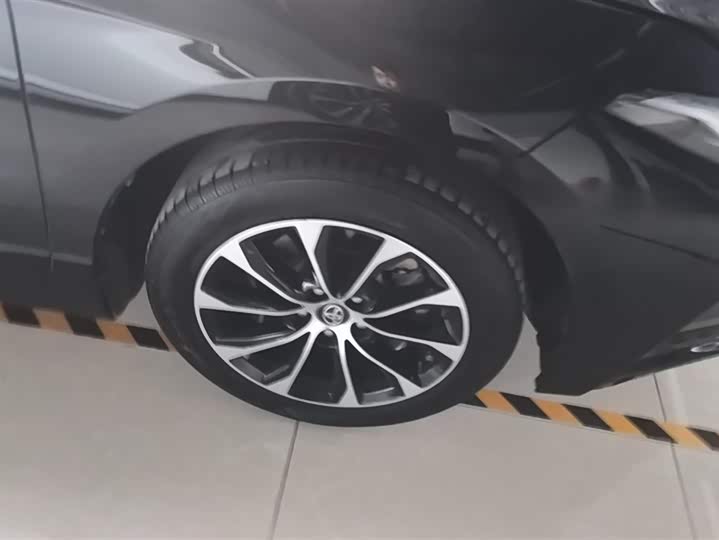 Фото 6 - Toyota Avalon