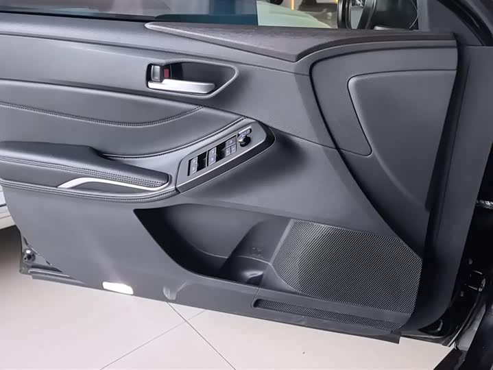 Фото 7 - Toyota Avalon