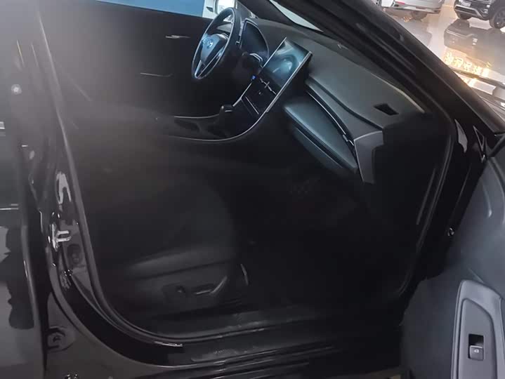 Фото 8 - Toyota Avalon