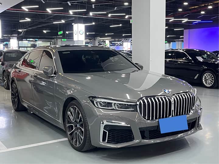 Фото 3 - BMW 7 Series