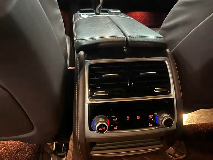 Фото 7 - BMW 7 Series