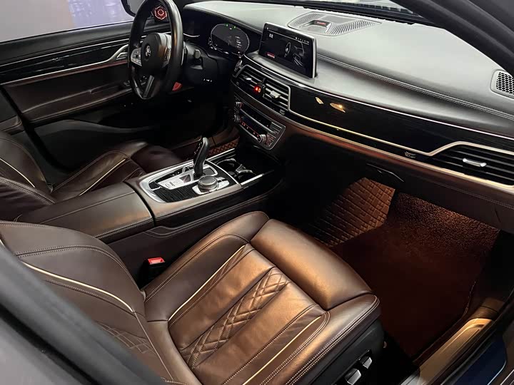 Фото 8 - BMW 7 Series