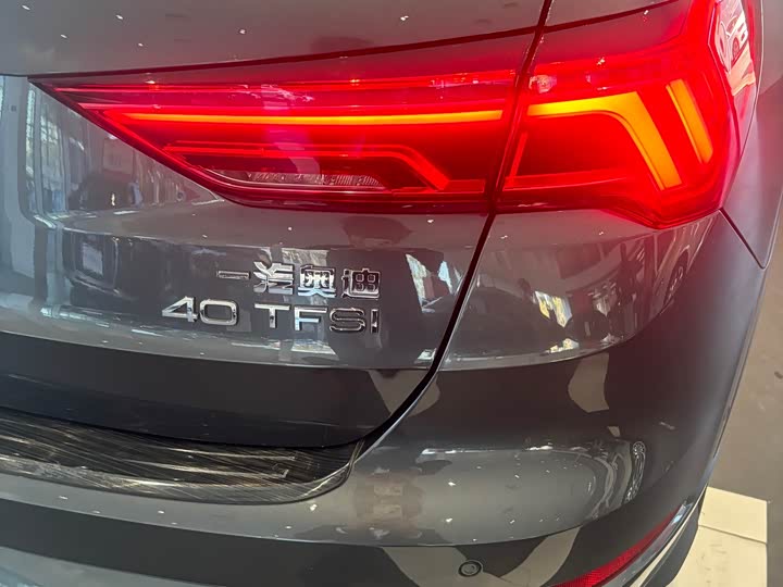 Фото 6 - Audi Q3