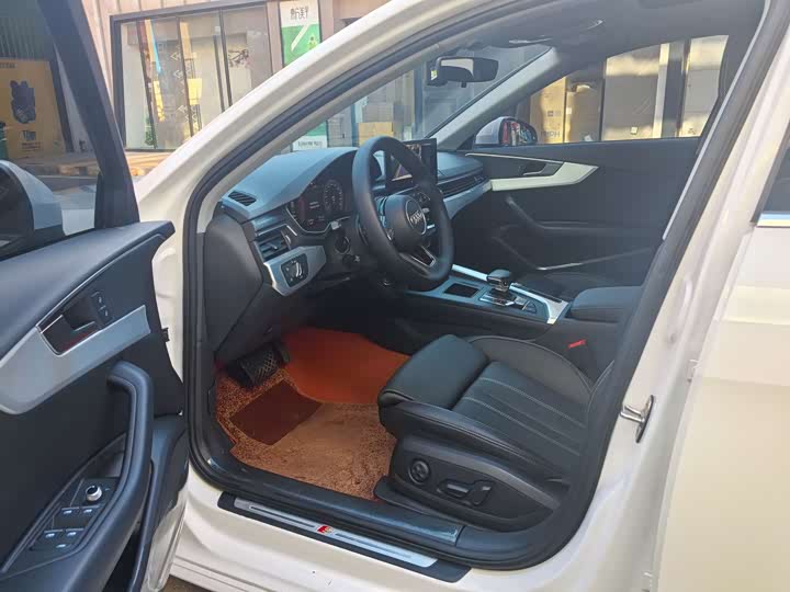 Фото 4 - Audi A4L