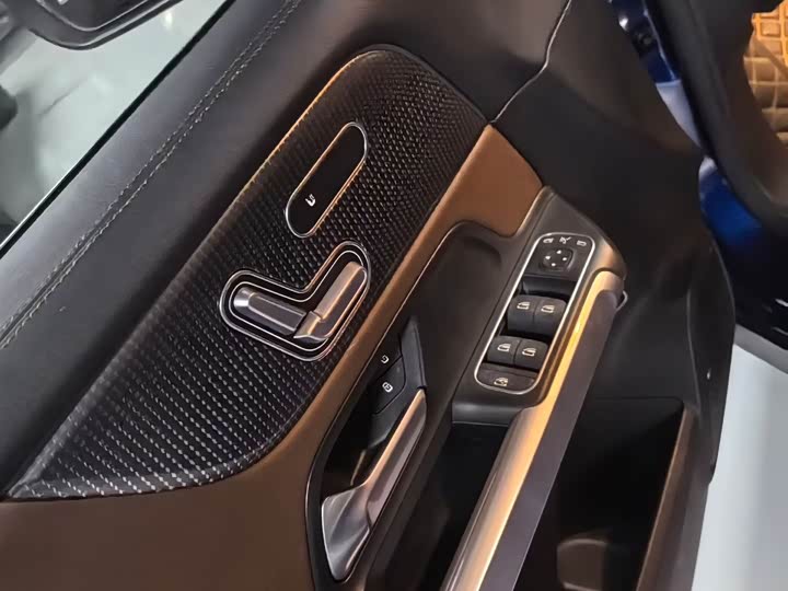 Фото 7 - Mercedes-Benz GLB-Class