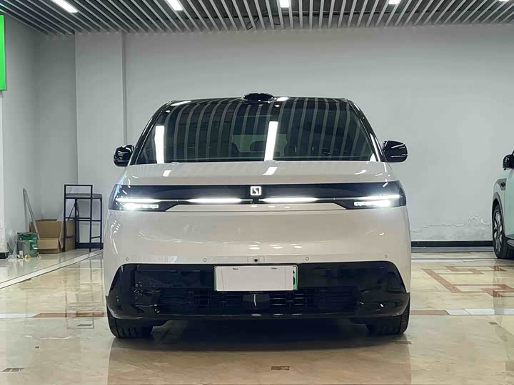 Фото 2 - Zeekr Mix