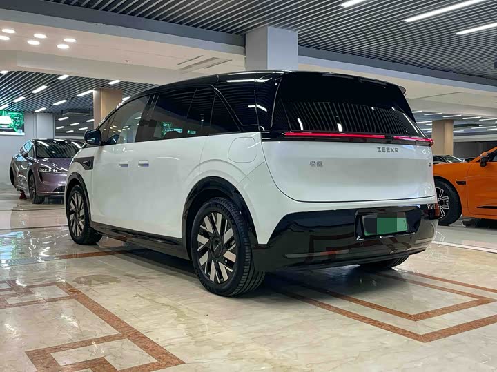 Фото 4 - Zeekr Mix