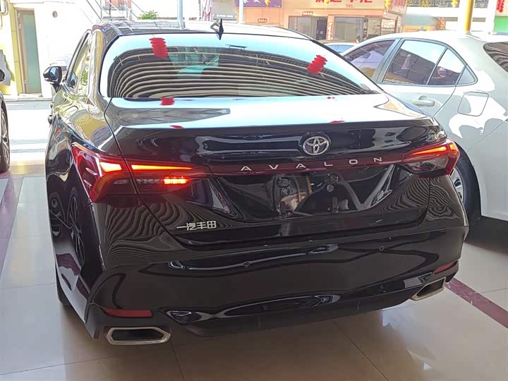 Фото 6 - Toyota Avalon