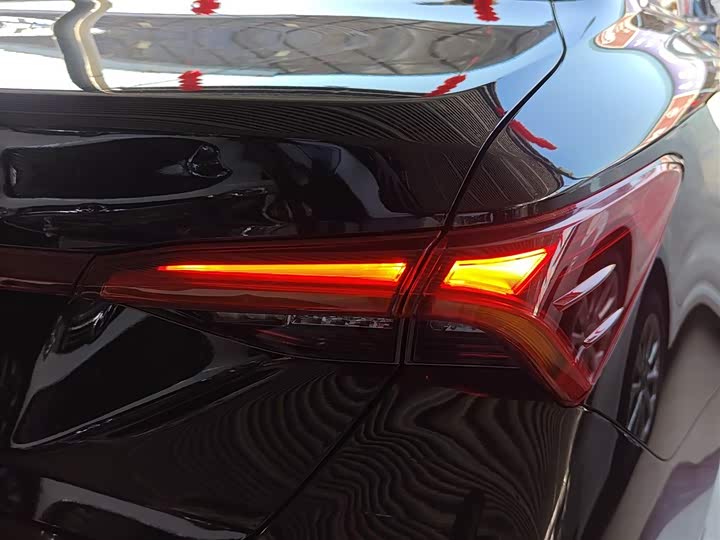 Фото 8 - Toyota Avalon