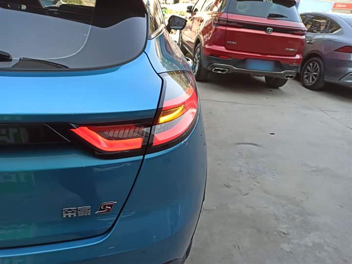 Фото 8 - Geely Emgrand GS