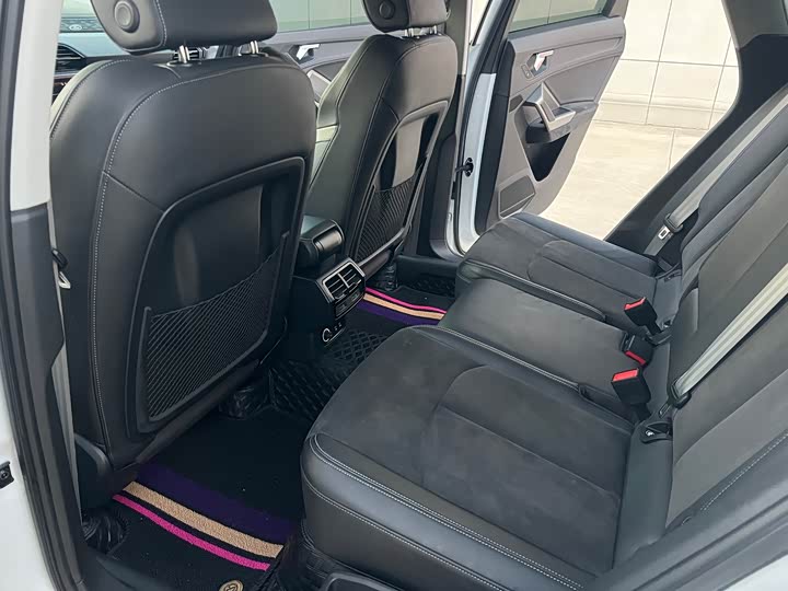 Фото 8 - Audi Q3