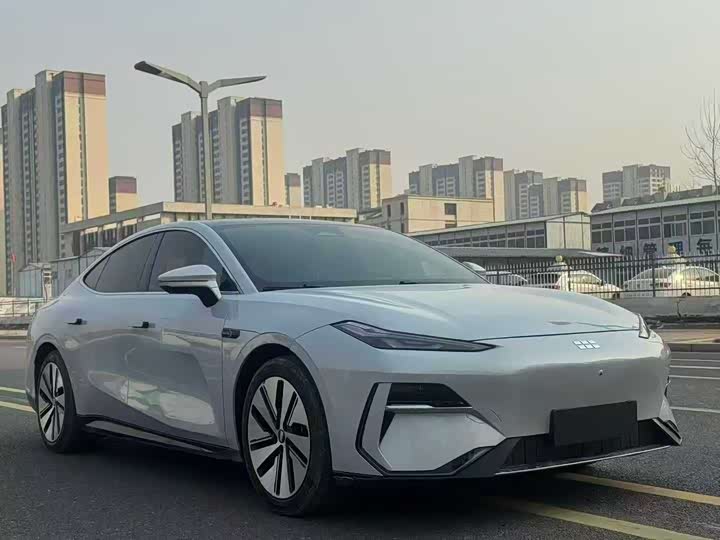 Фото 3 - Geely Galaxy E8