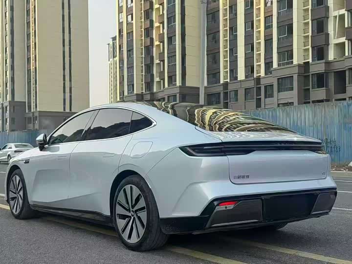 Фото 6 - Geely Galaxy E8