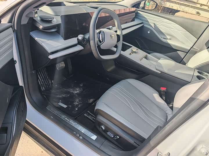 Фото 7 - Geely Galaxy E8