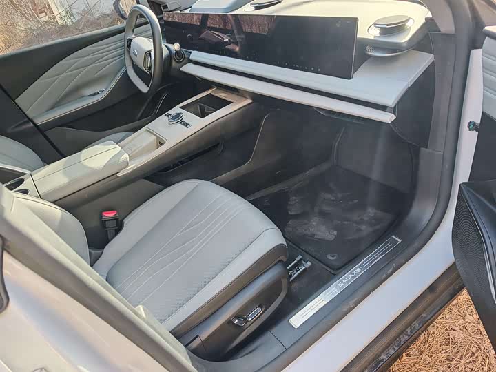 Фото 9 - Geely Galaxy E8