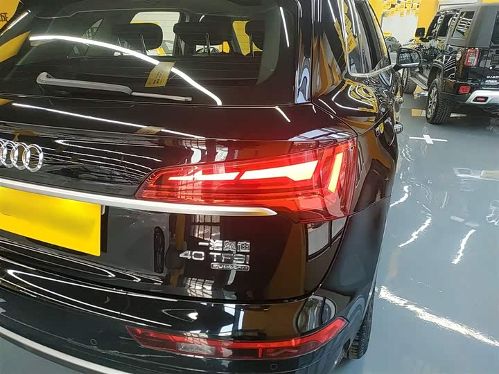 Фото 8 - Audi Q5L