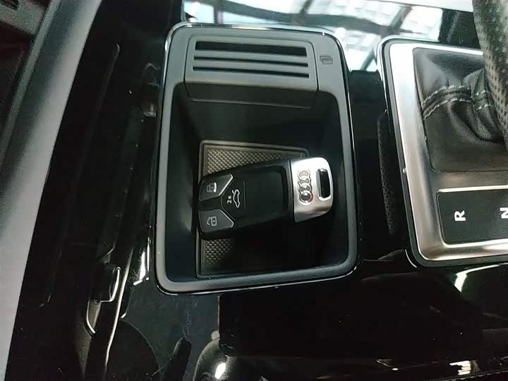 Фото 9 - Audi Q5L