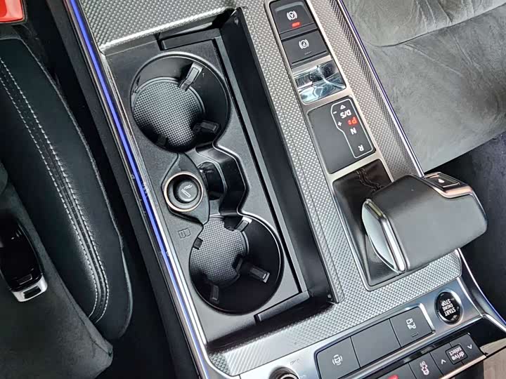 Фото 6 - Audi A6L