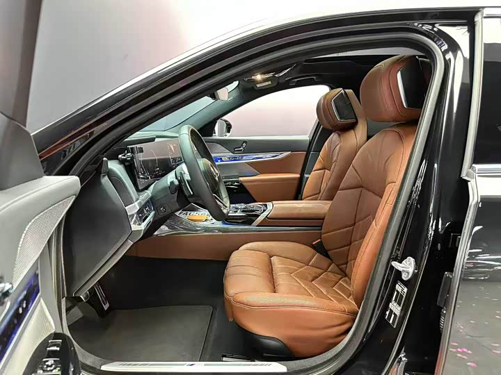 Фото 3 - BMW 7 Series