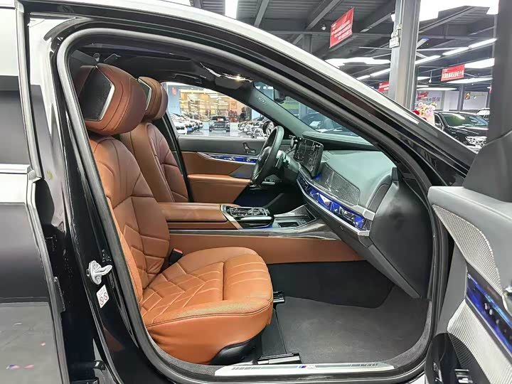 Фото 4 - BMW 7 Series