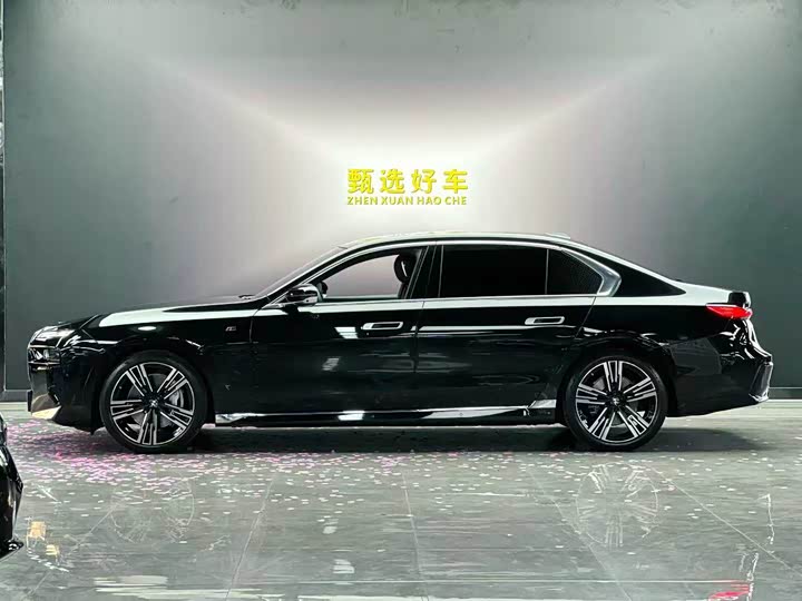 Фото 8 - BMW 7 Series