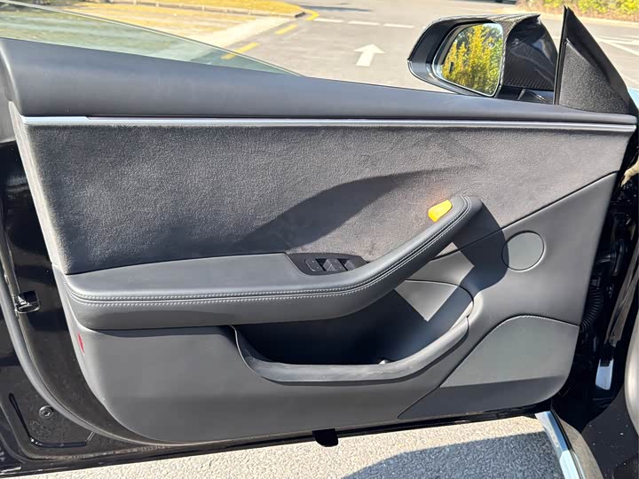 Фото 4 - Tesla Model 3