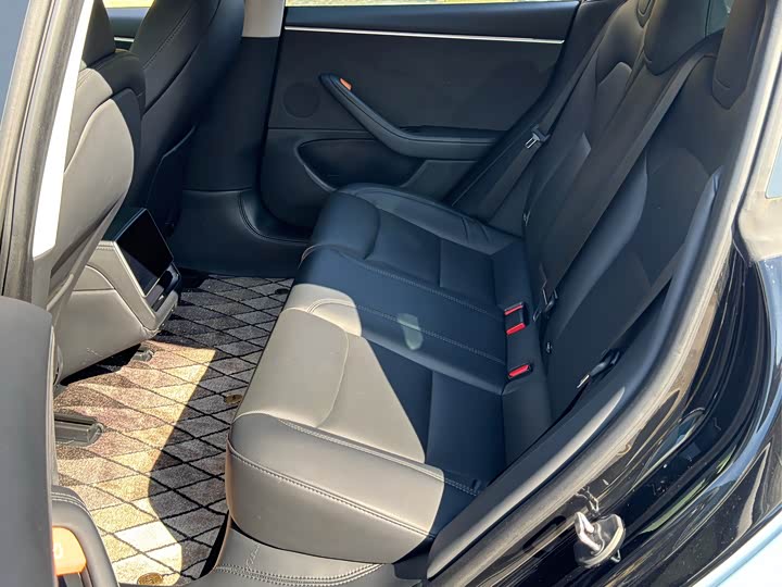 Фото 5 - Tesla Model 3